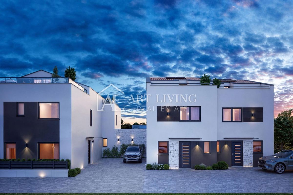 Poreč - atraktivna vrstna hiša z bazenom na TOP lokaciji - NOVOGRADNJA!