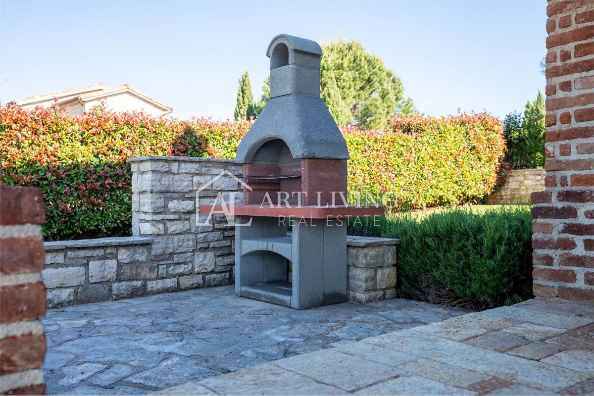 Poreč, okolica - Prostorna rustikalna vila z bazenom na mirni lokaciji