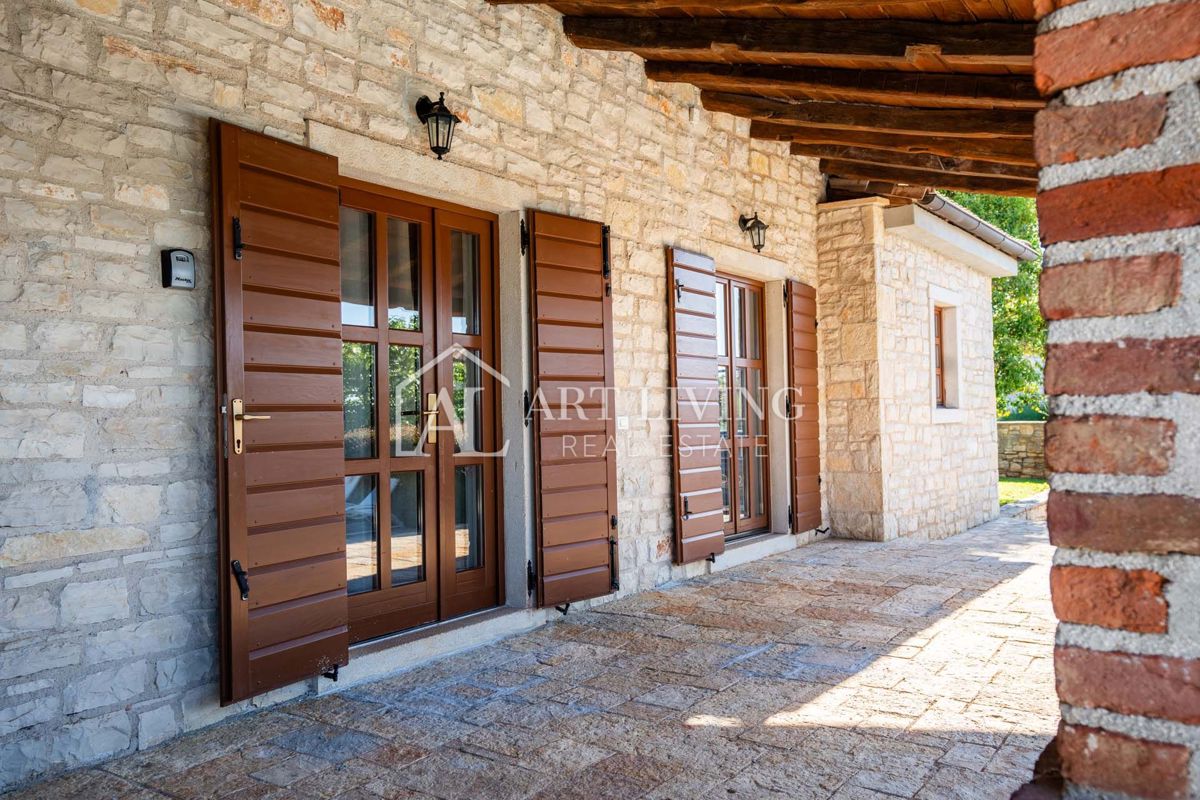 Poreč, okolica - Prostorna rustikalna vila z bazenom na mirni lokaciji