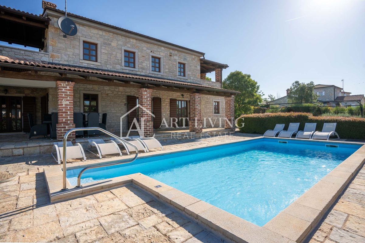 Poreč, okolica - Prostorna rustikalna vila z bazenom na mirni lokaciji