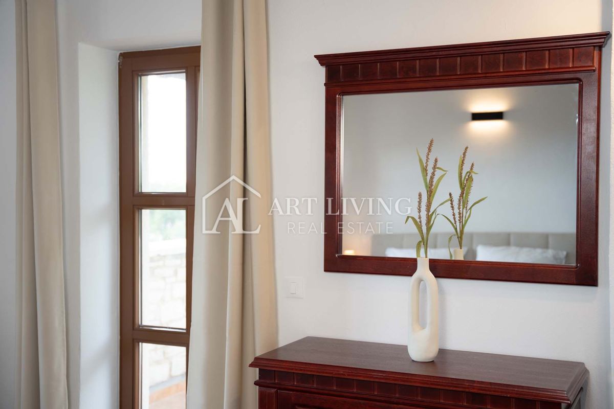 Poreč, okolica - Prostorna rustikalna vila z bazenom na mirni lokaciji