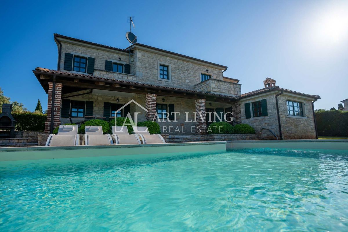 Poreč, okolica - Prostorna rustikalna vila z bazenom na mirni lokaciji