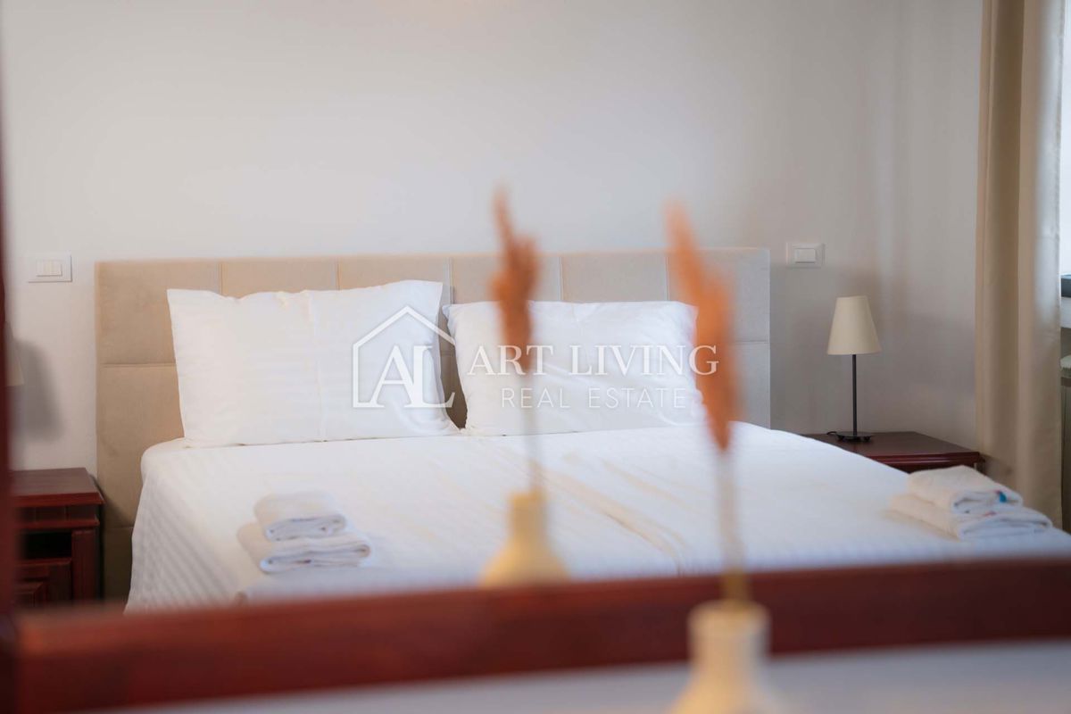 Poreč, okolica - Prostorna rustikalna vila z bazenom na mirni lokaciji