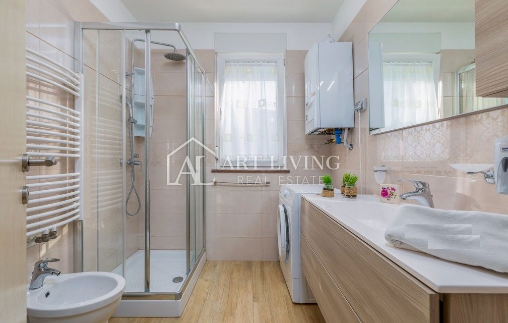 Istra, Umag – Privlačna apartmajska hiša, 300 m od morja