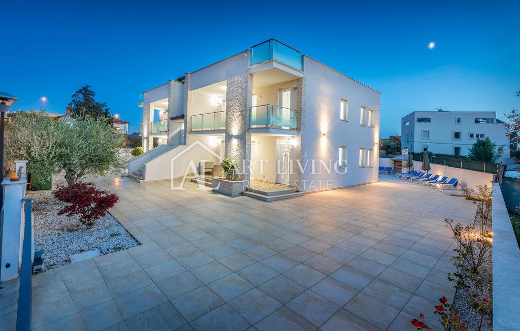 Istra, Umag – Privlačna apartmajska hiša, 300 m od morja
