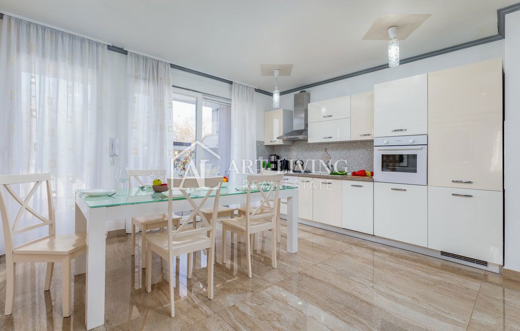 Istra, Umag – Privlačna apartmajska hiša, 300 m od morja