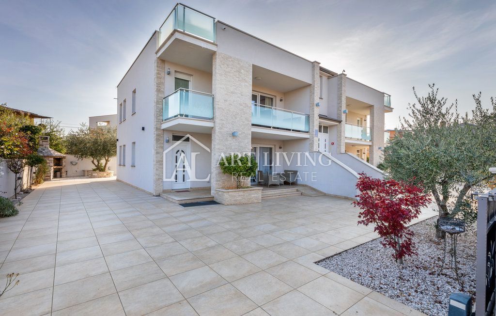 Istra, Umag – Privlačna apartmajska hiša, 300 m od morja