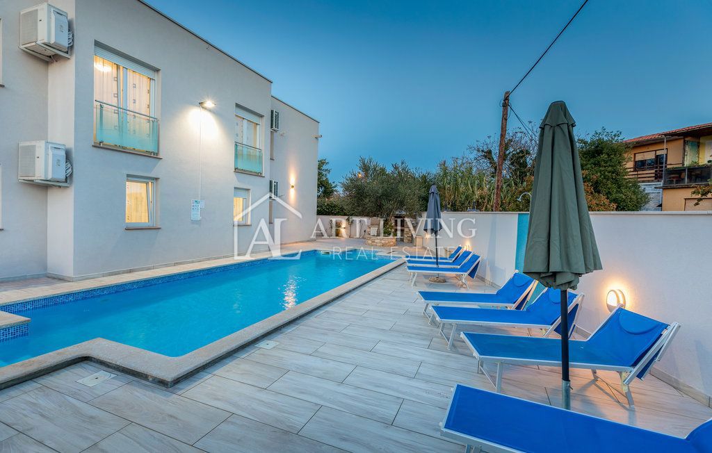 Istra, Umag – Privlačna apartmajska hiša, 300 m od morja