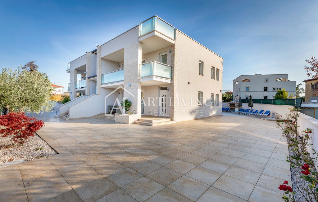 Istra, Umag – Privlačna apartmajska hiša, 300 m od morja