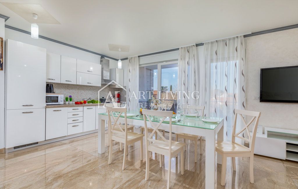 Istra, Umag – Privlačna apartmajska hiša, 300 m od morja