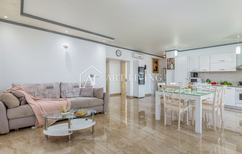 Istra, Umag – Privlačna apartmajska hiša, 300 m od morja