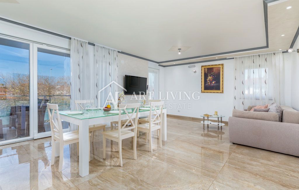 Istra, Umag – Privlačna apartmajska hiša, 300 m od morja