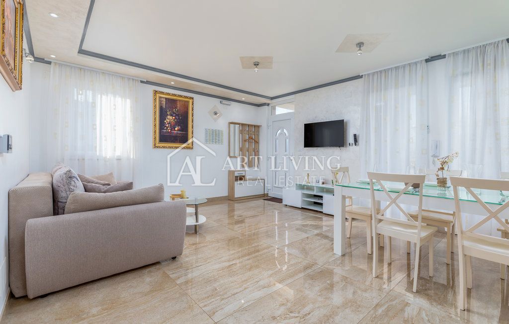 Istra, Umag – Privlačna apartmajska hiša, 300 m od morja