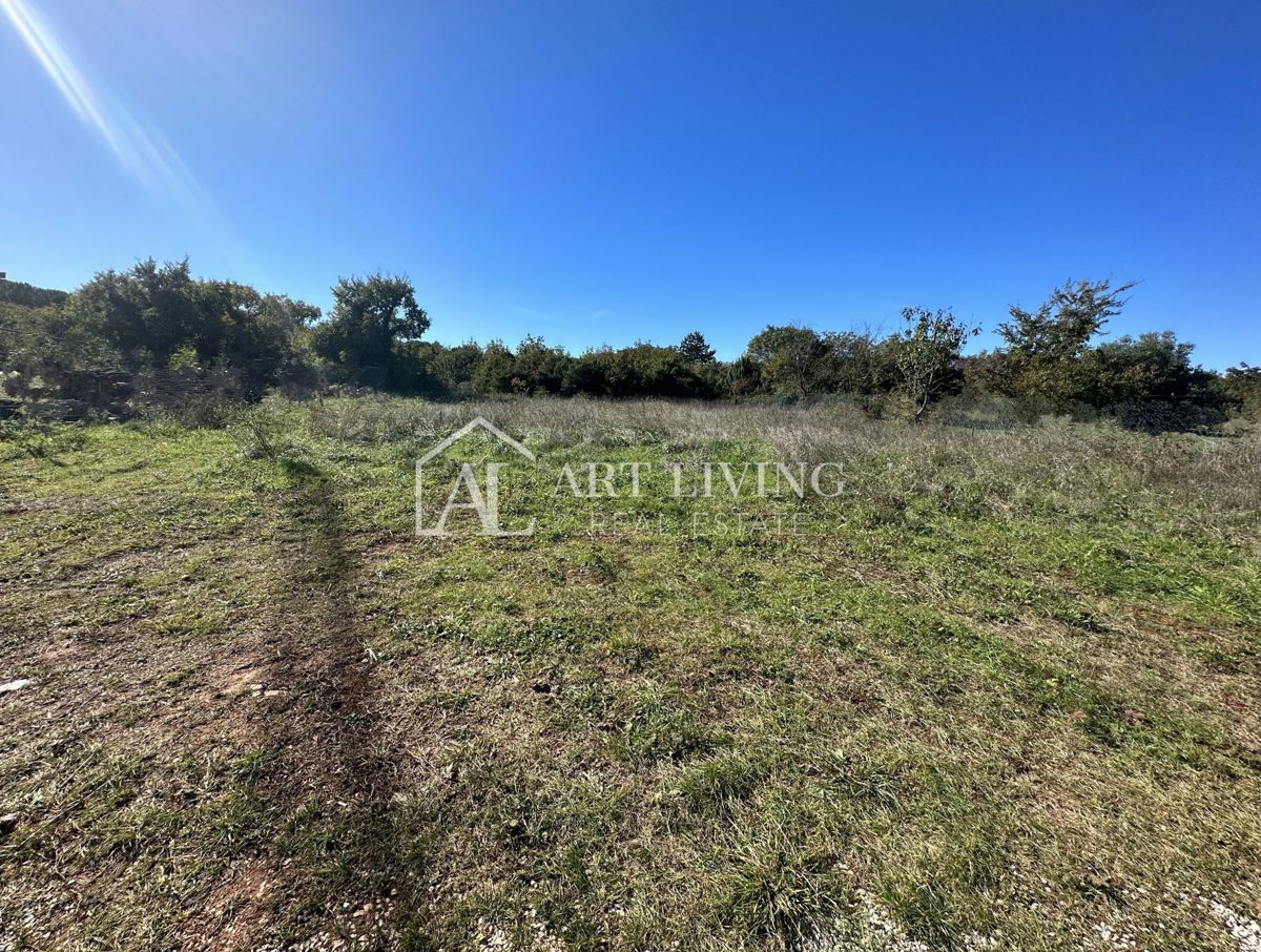 UMAG, okolica - atraktivno gradbeno zemljišče, 850 m², 2 km od centra