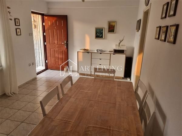 Umag – PRILOŽNOST, prostorno stanovanje 77,19 m² blizu centra mesta