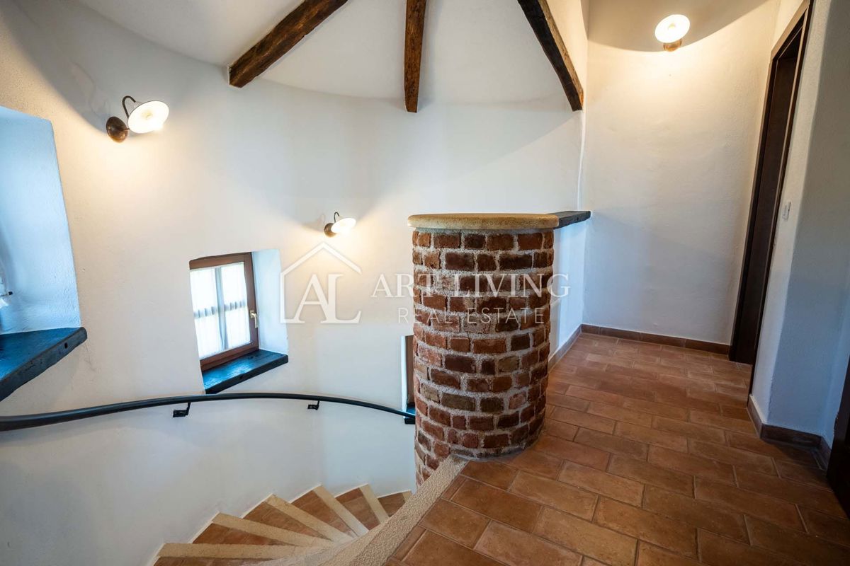 Poreč, okolica - ekskluzivna vila z bazenom v rustikalnem stilu