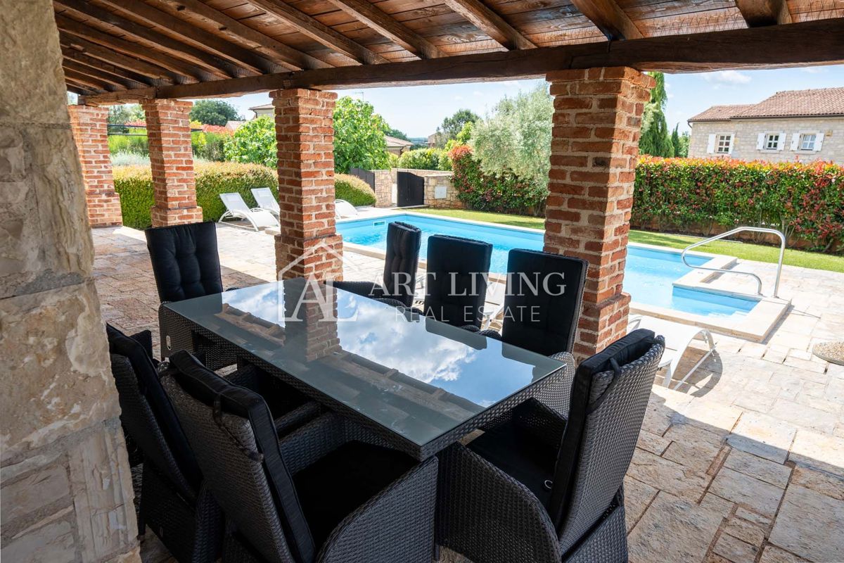 Poreč, okolica - ekskluzivna vila z bazenom v rustikalnem stilu