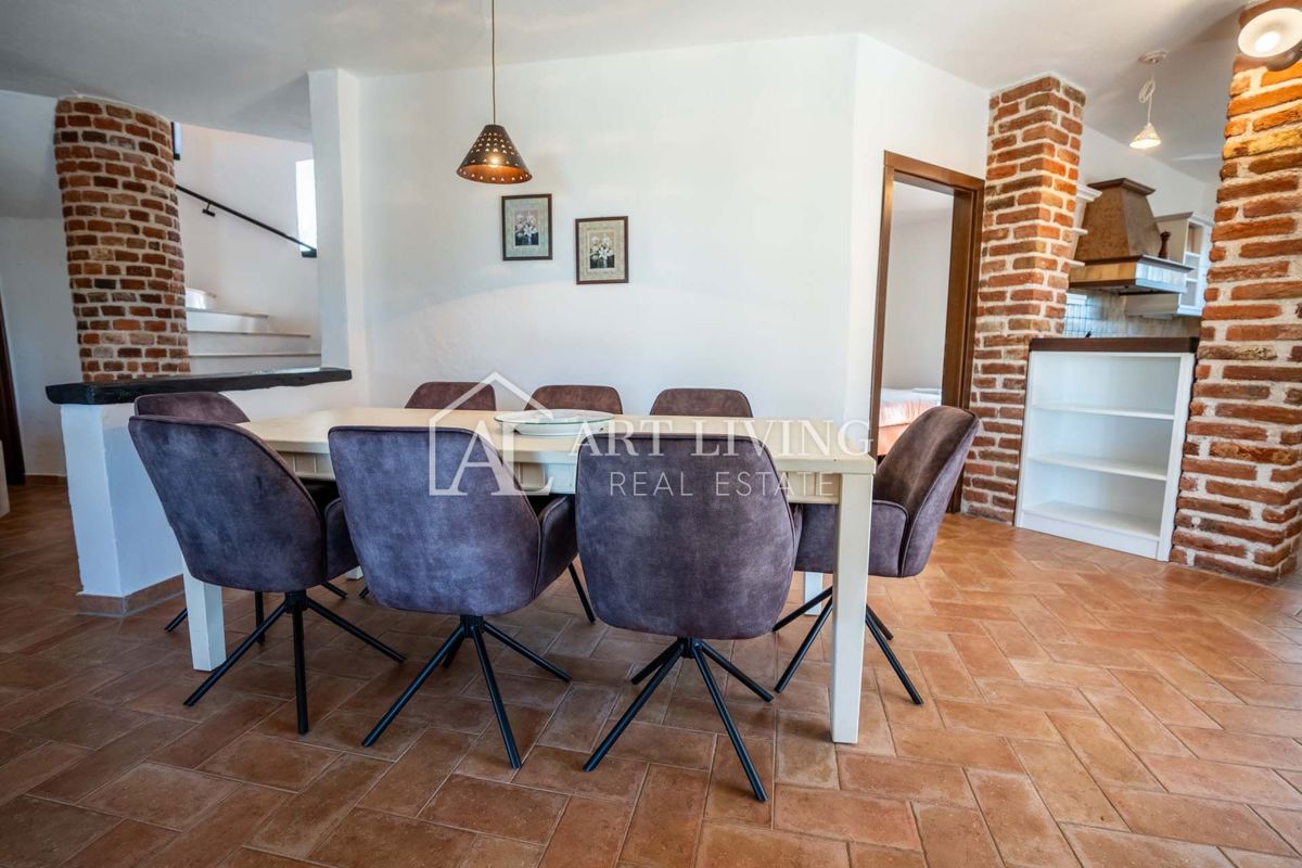 Poreč, okolica - ekskluzivna vila z bazenom v rustikalnem stilu