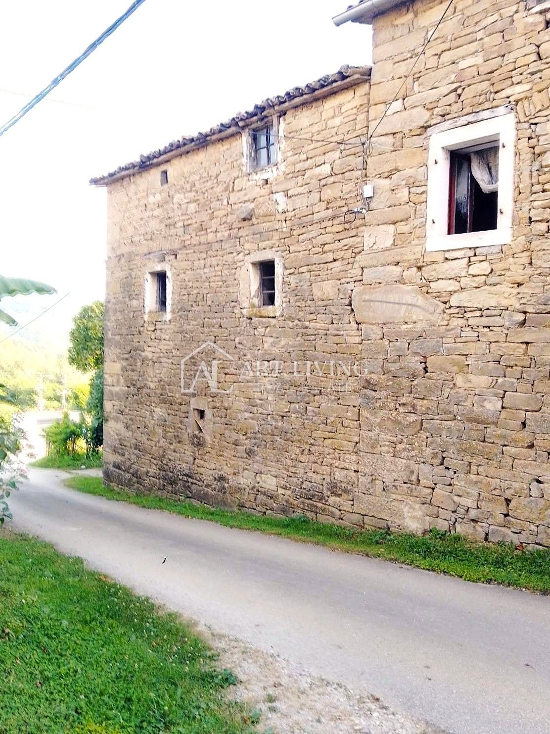 Buzet, okolica – pristna kamnita hiša za obnovo – PRILOŽNOST!
