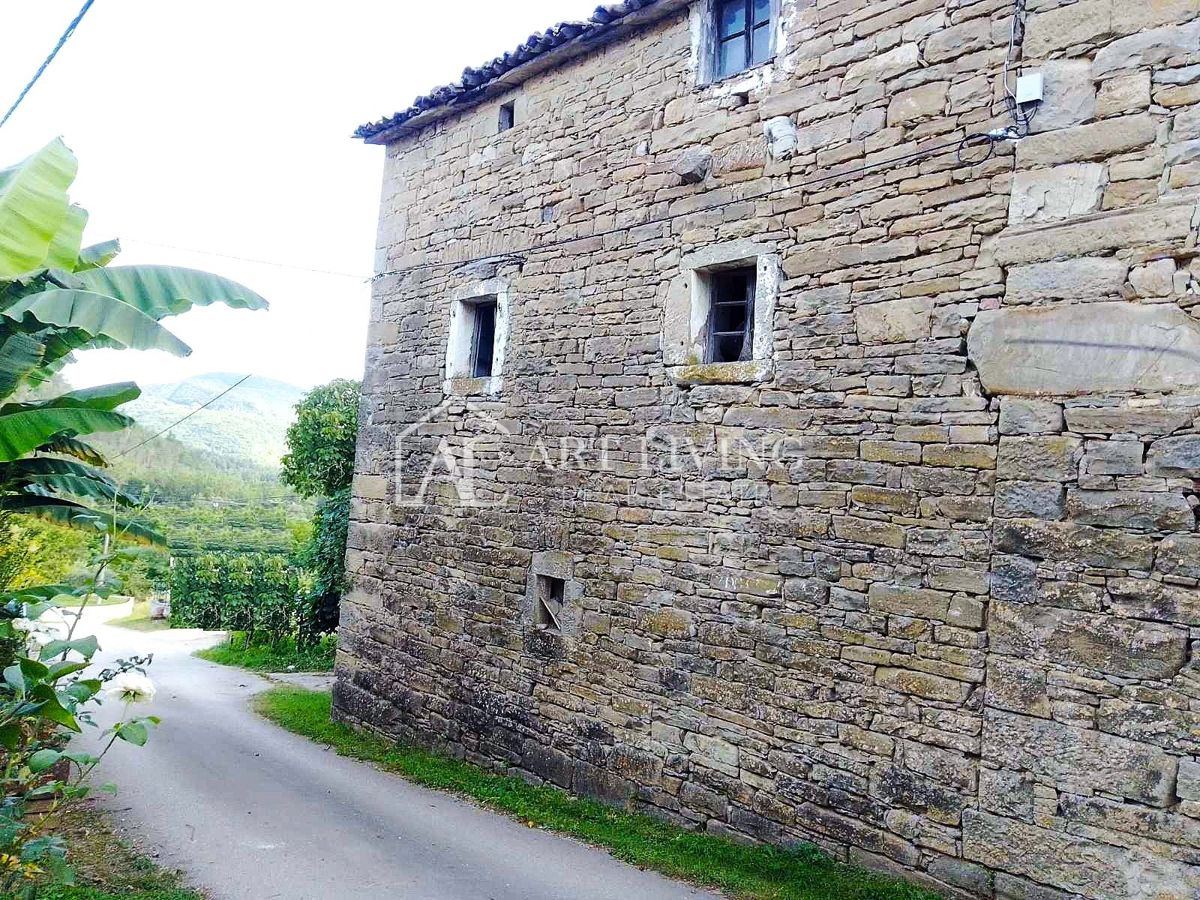 Buzet, okolica – pristna kamnita hiša za obnovo – PRILOŽNOST!
