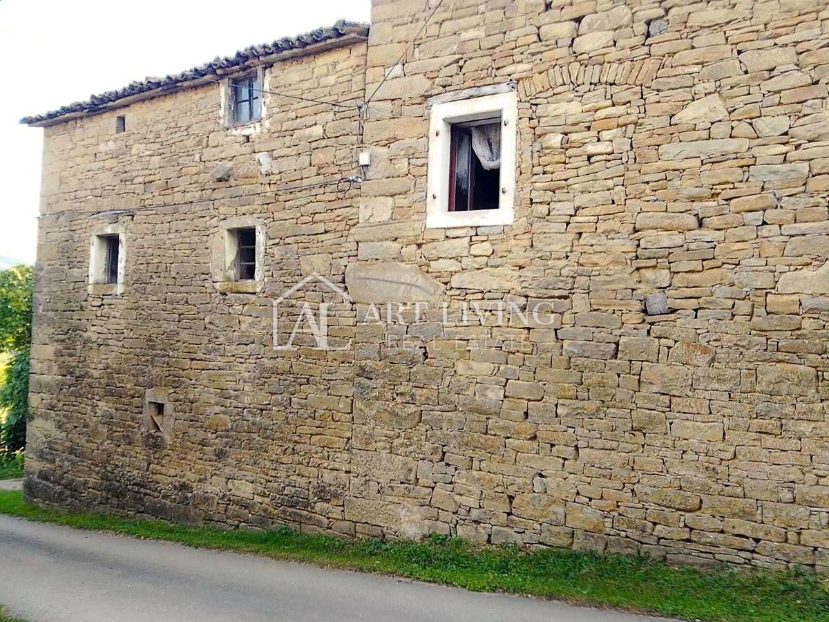 Buzet, okolica – pristna kamnita hiša za obnovo – PRILOŽNOST!