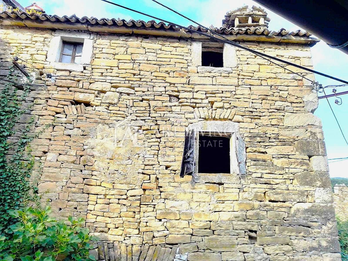 Buzet, okolica – pristna kamnita hiša za obnovo – PRILOŽNOST!