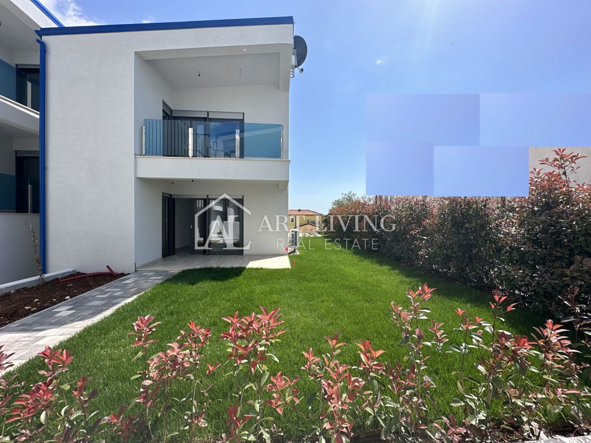 Istra, Umag, okolica - stanovanje v pritličju z velikim vrtom, 300 m od morja