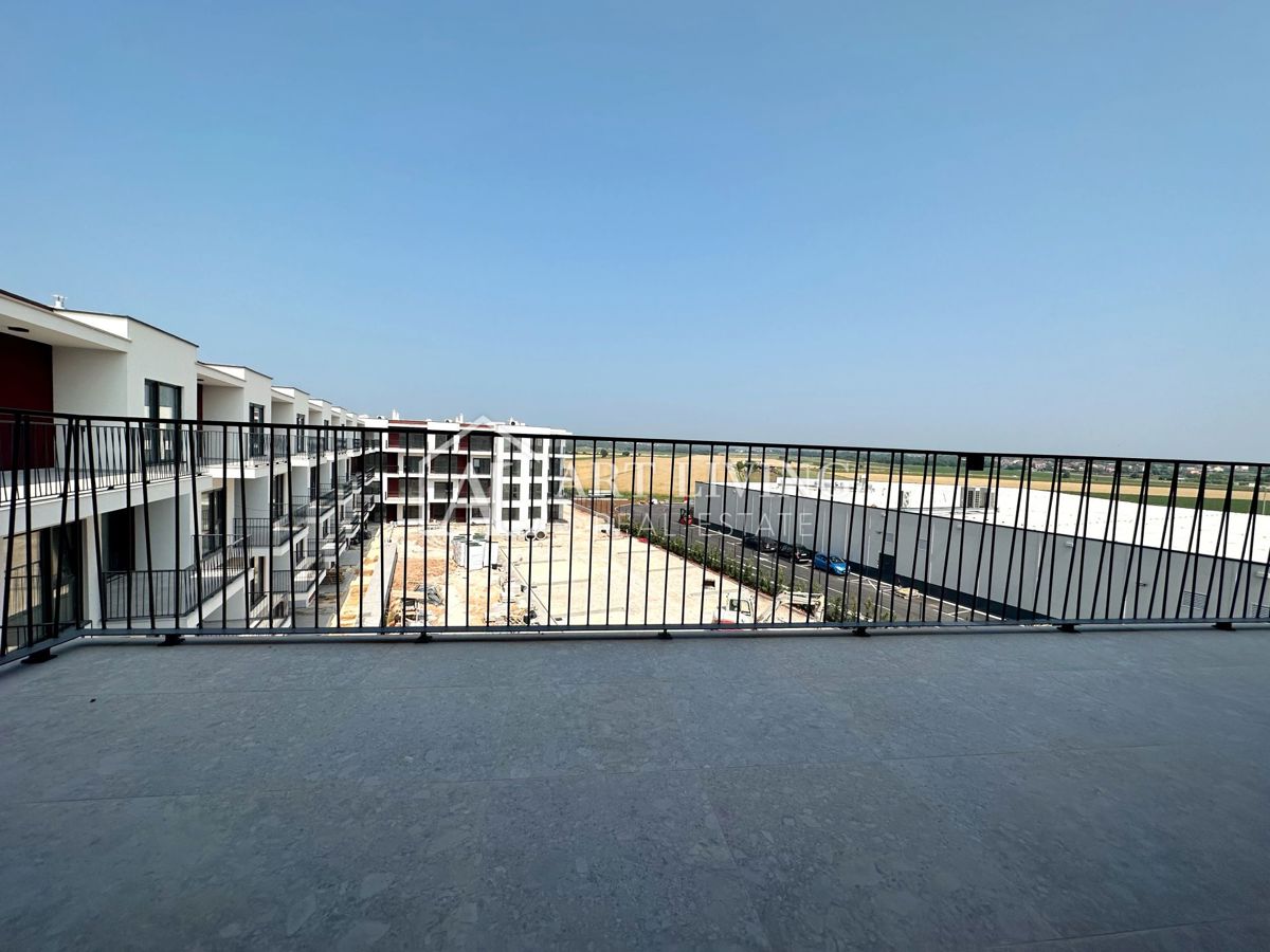 Istra, Umag - moderno dvosobno stanovanje v 3. nadstropju - PRILOŽNOST