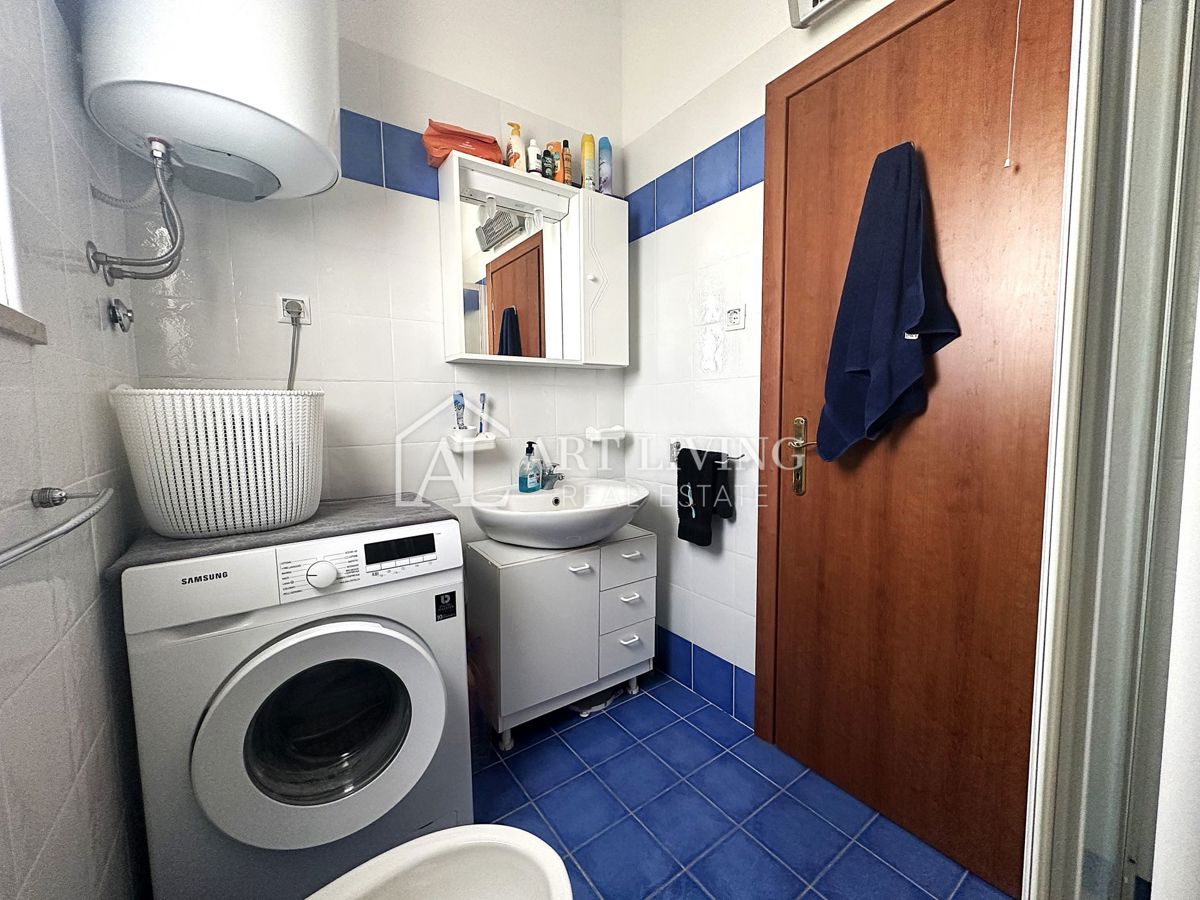 Umag, okolica - EDINSTVENA PRILOŽNOST, dvosobno stanovanje s čudovitim pogledom na morje