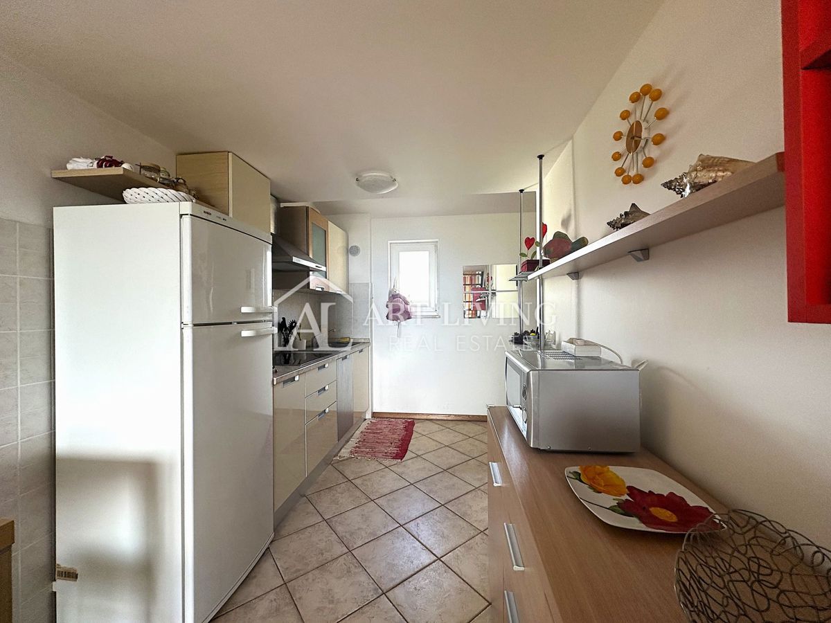 Umag, okolica - EDINSTVENA PRILOŽNOST, dvosobno stanovanje s čudovitim pogledom na morje