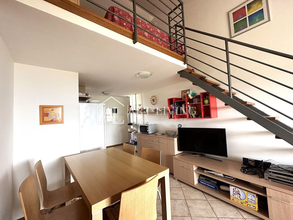 Umag, okolica - EDINSTVENA PRILOŽNOST, dvosobno stanovanje s čudovitim pogledom na morje