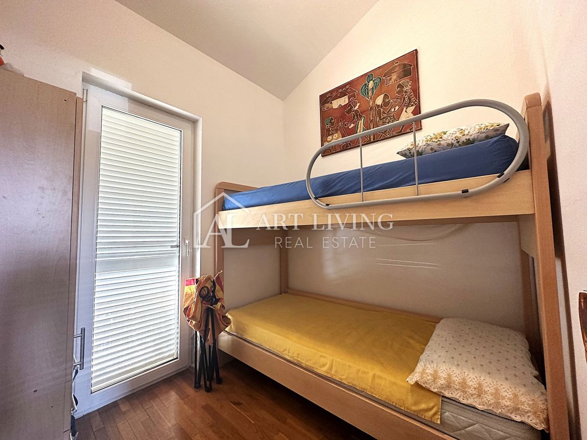 Umag, okolica - EDINSTVENA PRILOŽNOST, dvosobno stanovanje s čudovitim pogledom na morje