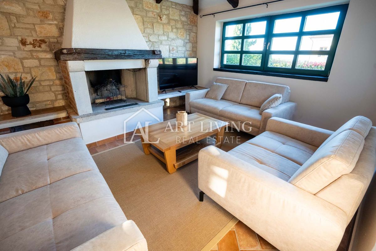 Poreč, okolica - razkošna rustikalna vila z bazenom