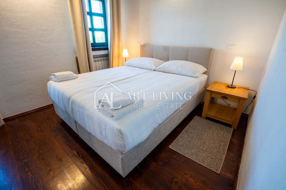 Poreč, okolica - razkošna rustikalna vila z bazenom