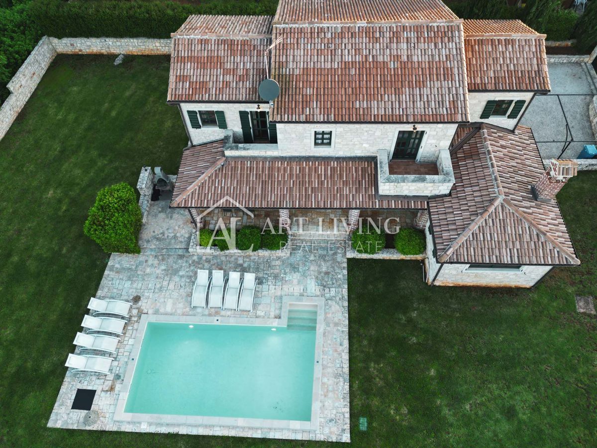 Poreč, okolica - razkošna rustikalna vila z bazenom