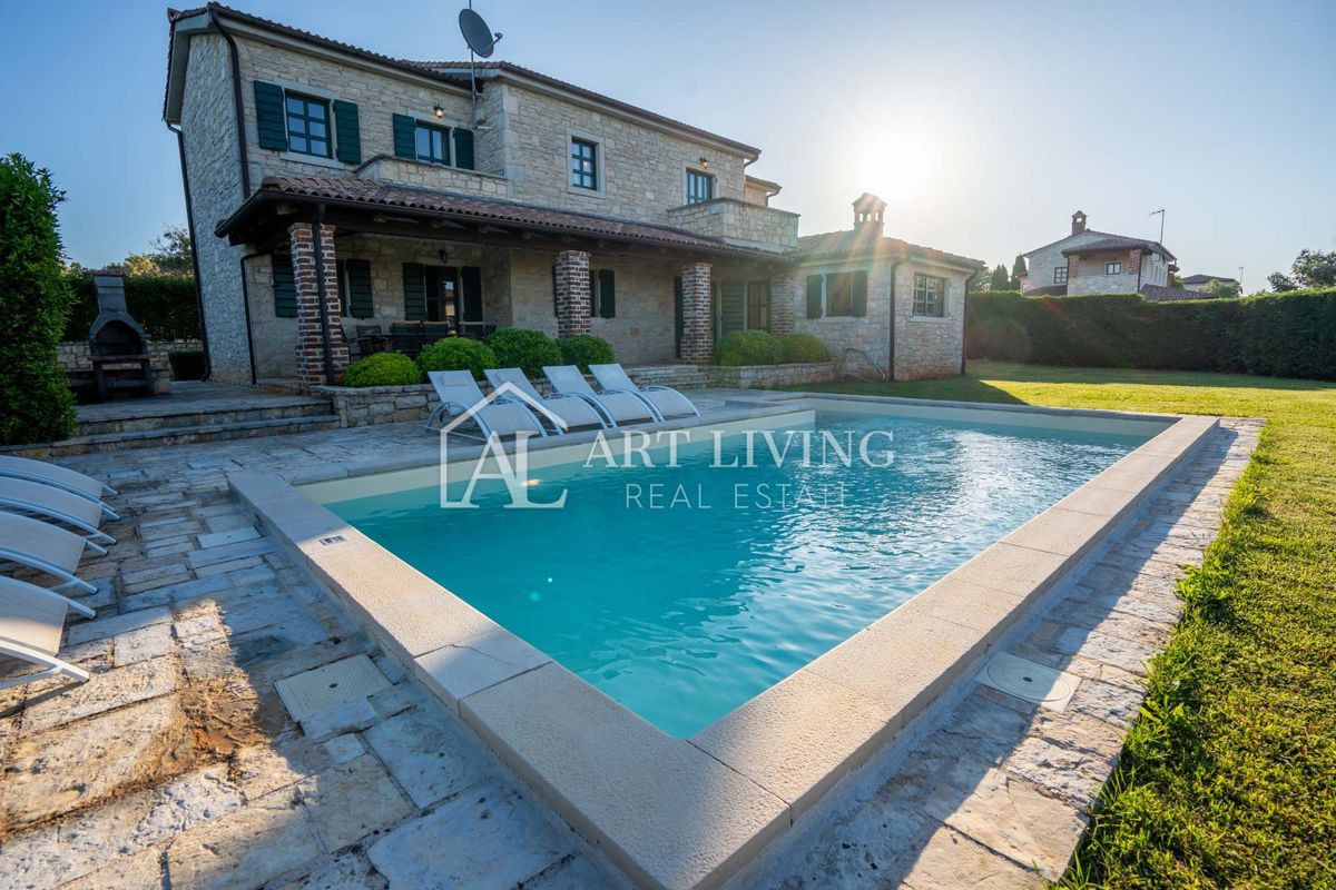 Poreč, okolica - razkošna rustikalna vila z bazenom