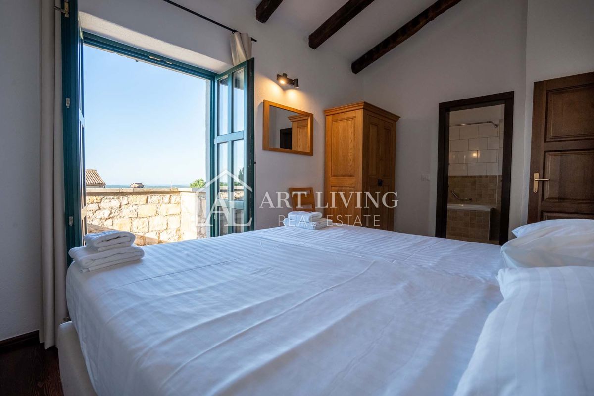 Poreč, okolica - razkošna rustikalna vila z bazenom