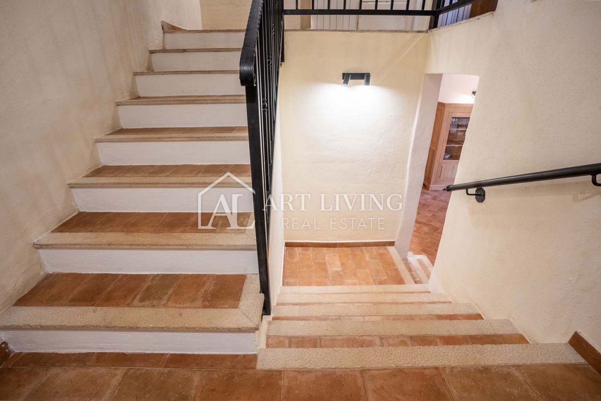 Poreč, okolica - razkošna rustikalna vila z bazenom