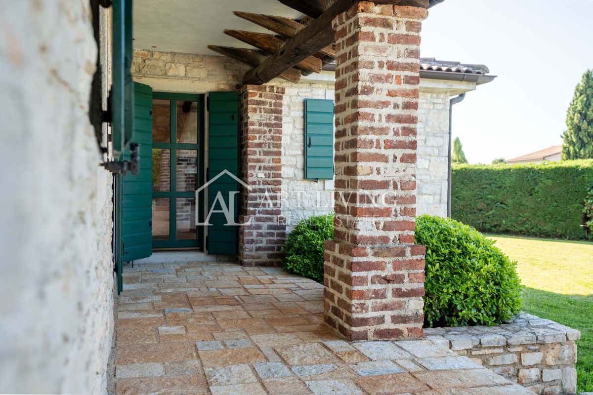 Poreč, okolica - razkošna rustikalna vila z bazenom