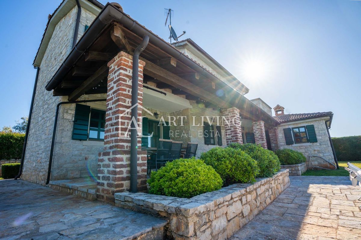 Poreč, okolica - razkošna rustikalna vila z bazenom