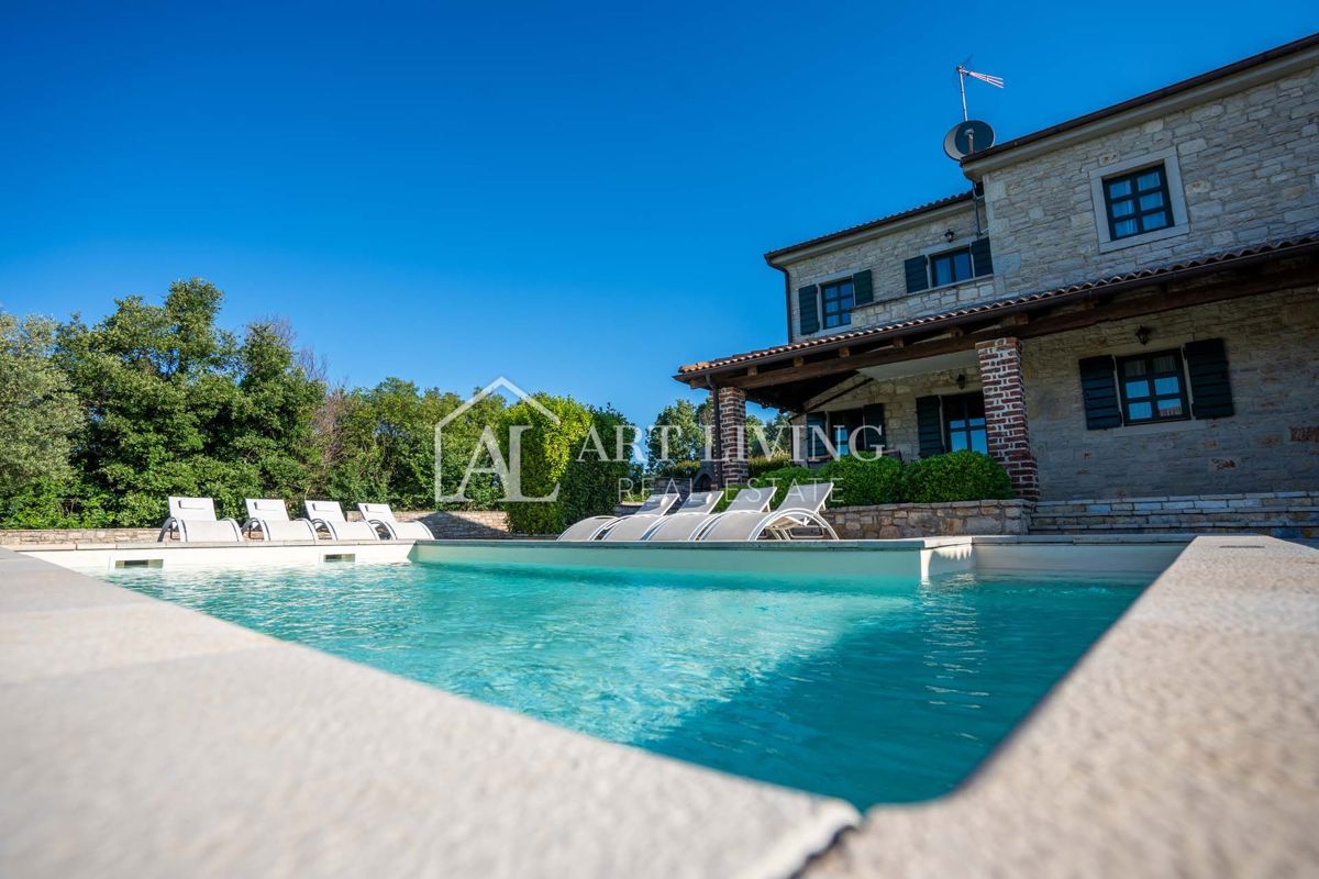 Poreč, okolica - razkošna rustikalna vila z bazenom