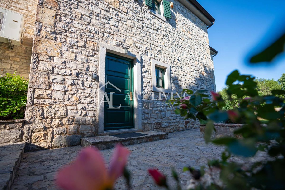 Poreč, okolica - razkošna rustikalna vila z bazenom