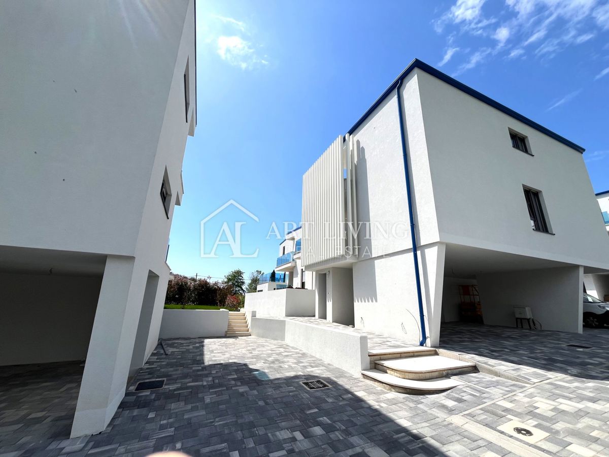 Istra, Umag, okolica - moderno stanovanje v novogradnji s pogledom na morje