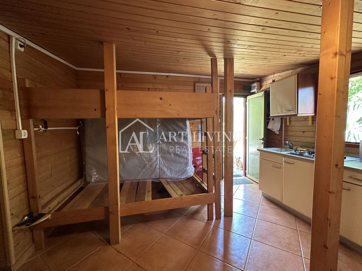 Umag, okolica – Hiša za prenovo z veliko parcelo velikosti 2000 m²