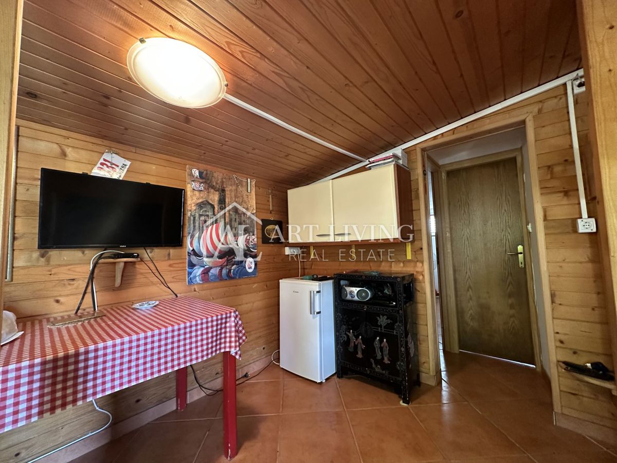 Umag, okolica – Hiša za prenovo z veliko parcelo velikosti 2000 m²