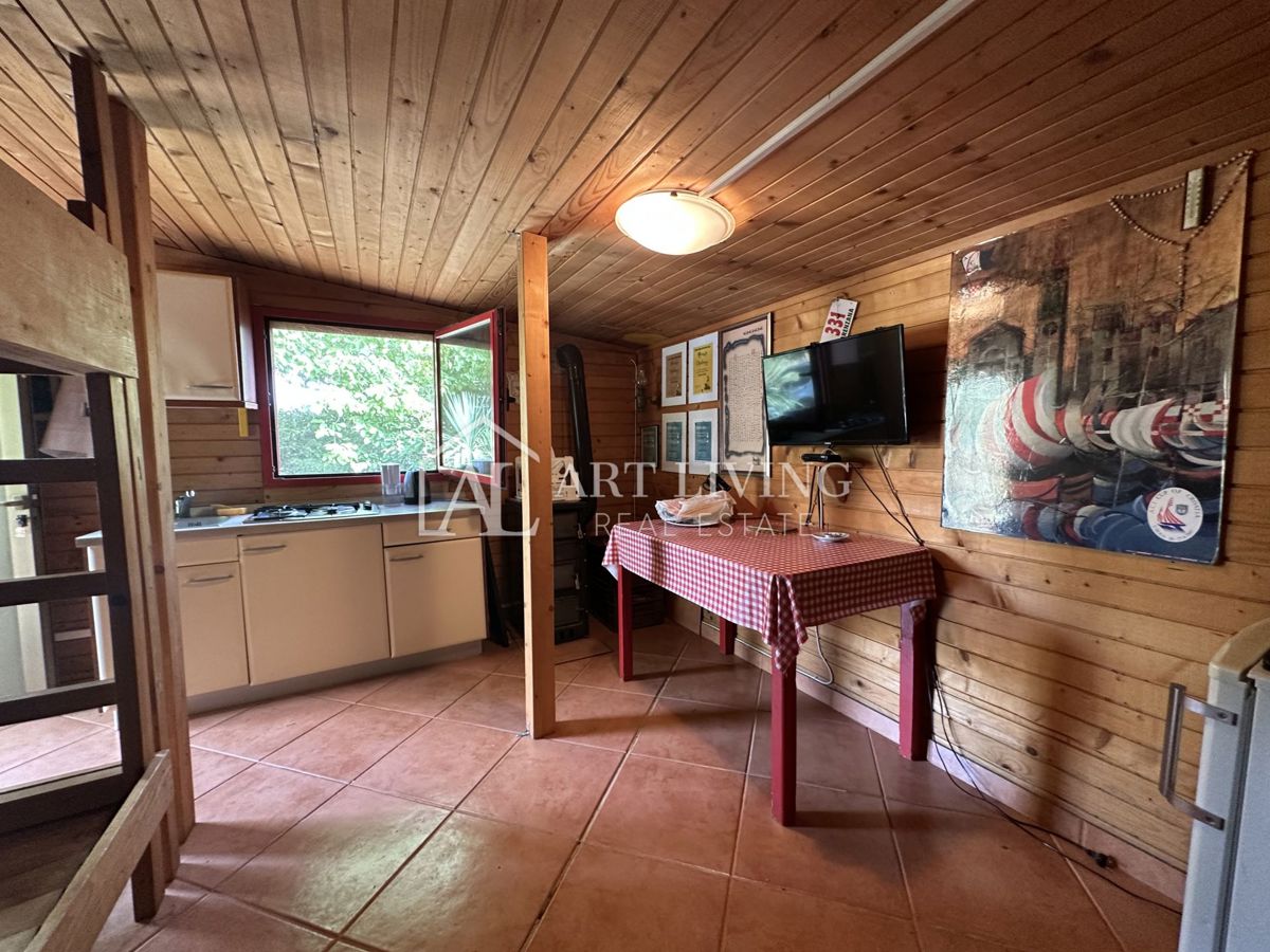 Umag, okolica – Hiša za prenovo z veliko parcelo velikosti 2000 m²