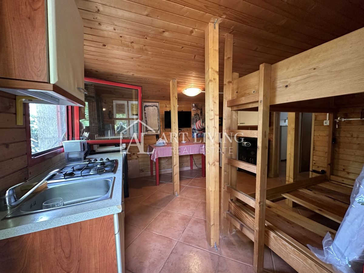 Umag, okolica – Hiša za prenovo z veliko parcelo velikosti 2000 m²