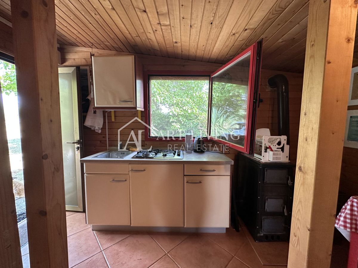 Umag, okolica – Hiša za prenovo z veliko parcelo velikosti 2000 m²