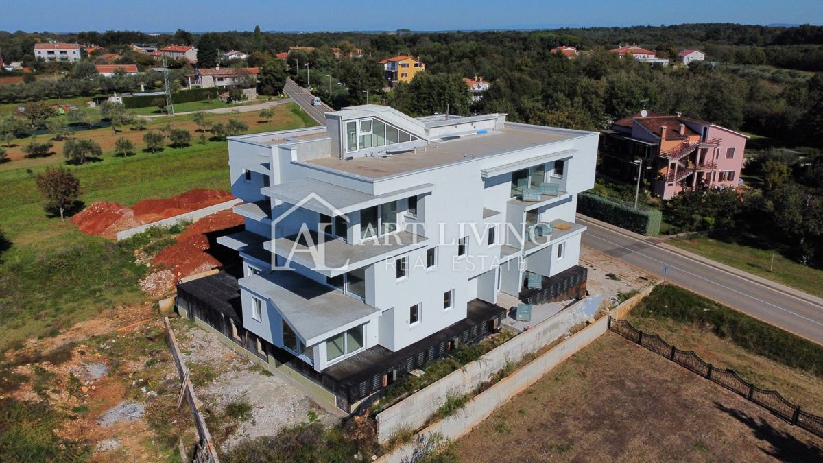 Umag, okolica – razkošno stanovanje s 3 spalnicami in skupnim bazenom, 400 m od morja