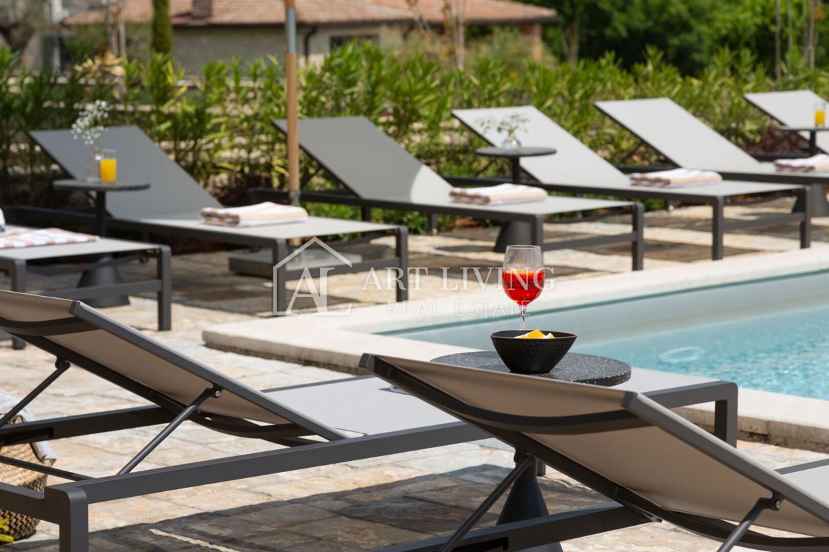 Poreč, okolica - razkošna rustikalna vila z bazenom - PRILOŽNOST